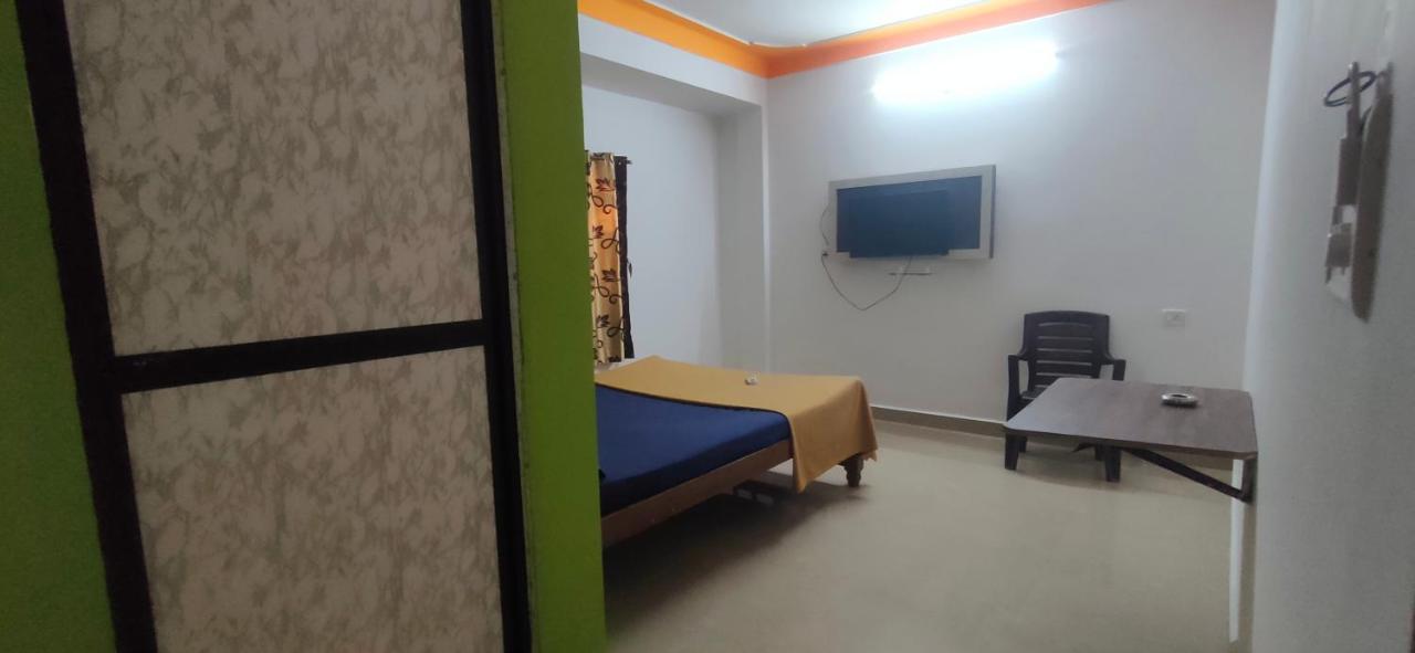 Krishna Guest house *